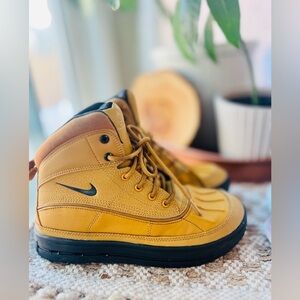 Nike Woodside 2 High NS BP boys size 4.5Y
Like new condition super clean